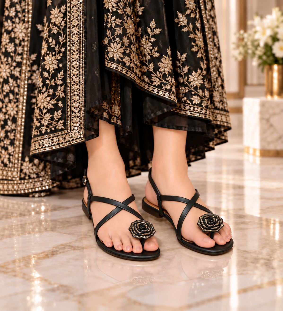 Aura Women’s Flat Sandal - Black